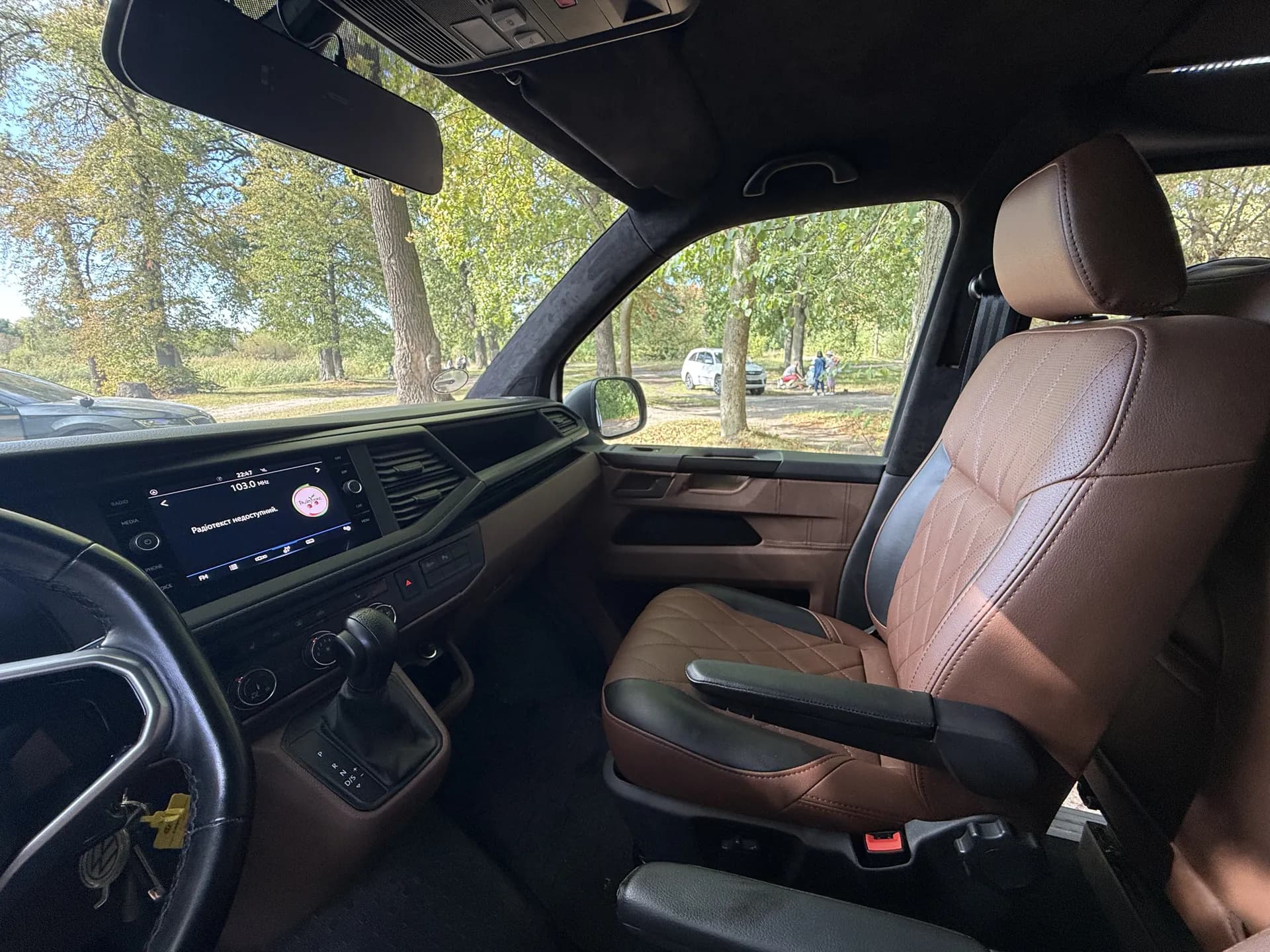 Переоборудование Volkswagen с креслами-реклайнерами preview 5