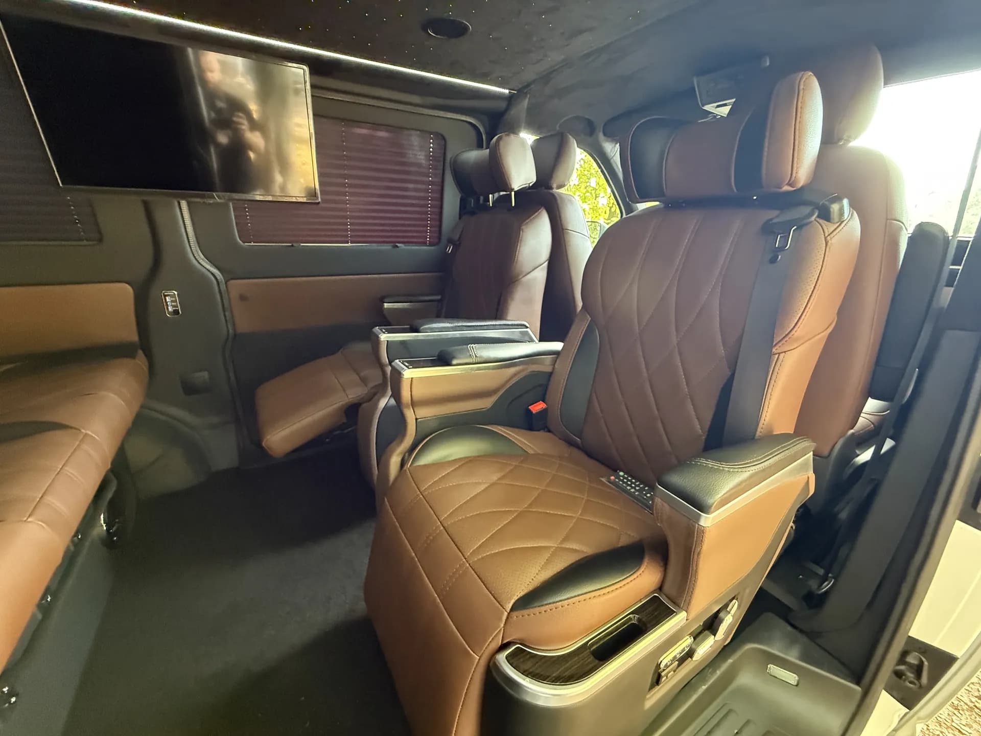 Переоборудование Volkswagen с креслами-реклайнерами preview 11
