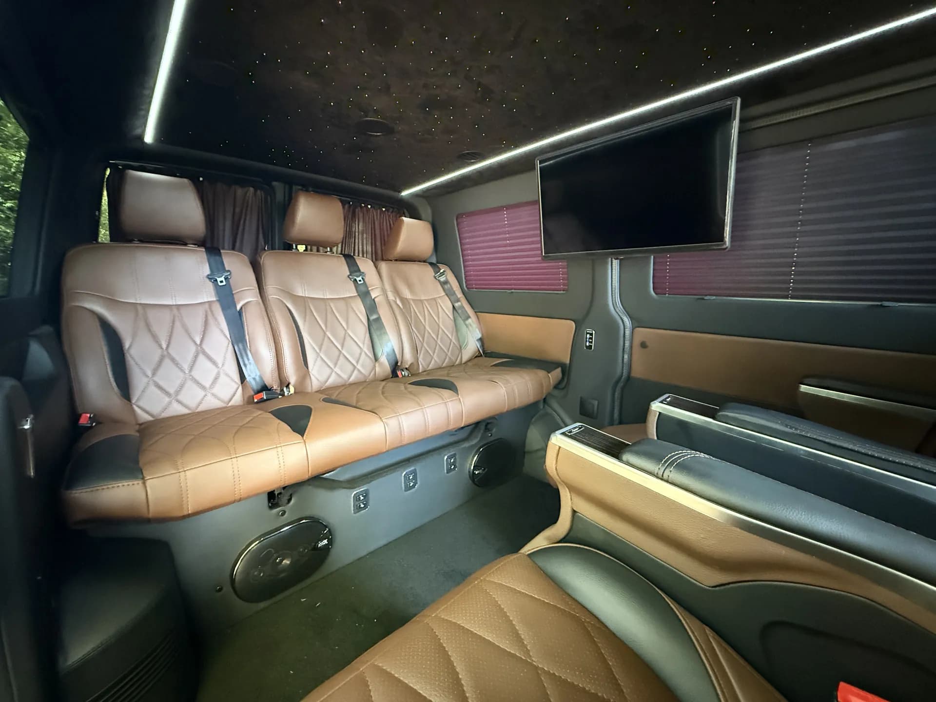 Переоборудование Volkswagen с креслами-реклайнерами preview 12