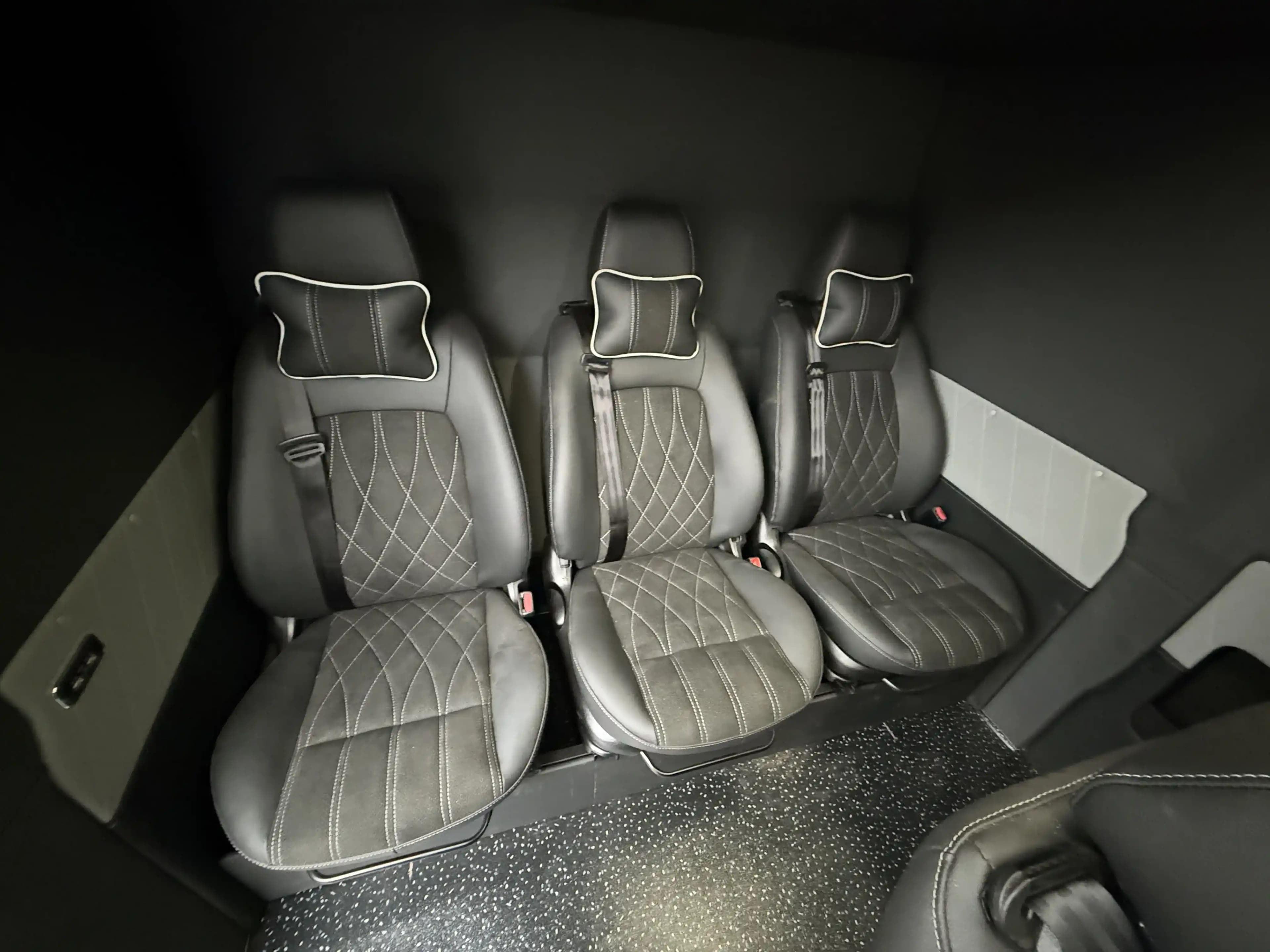 Готовий переобладнаний Renault Master preview 3