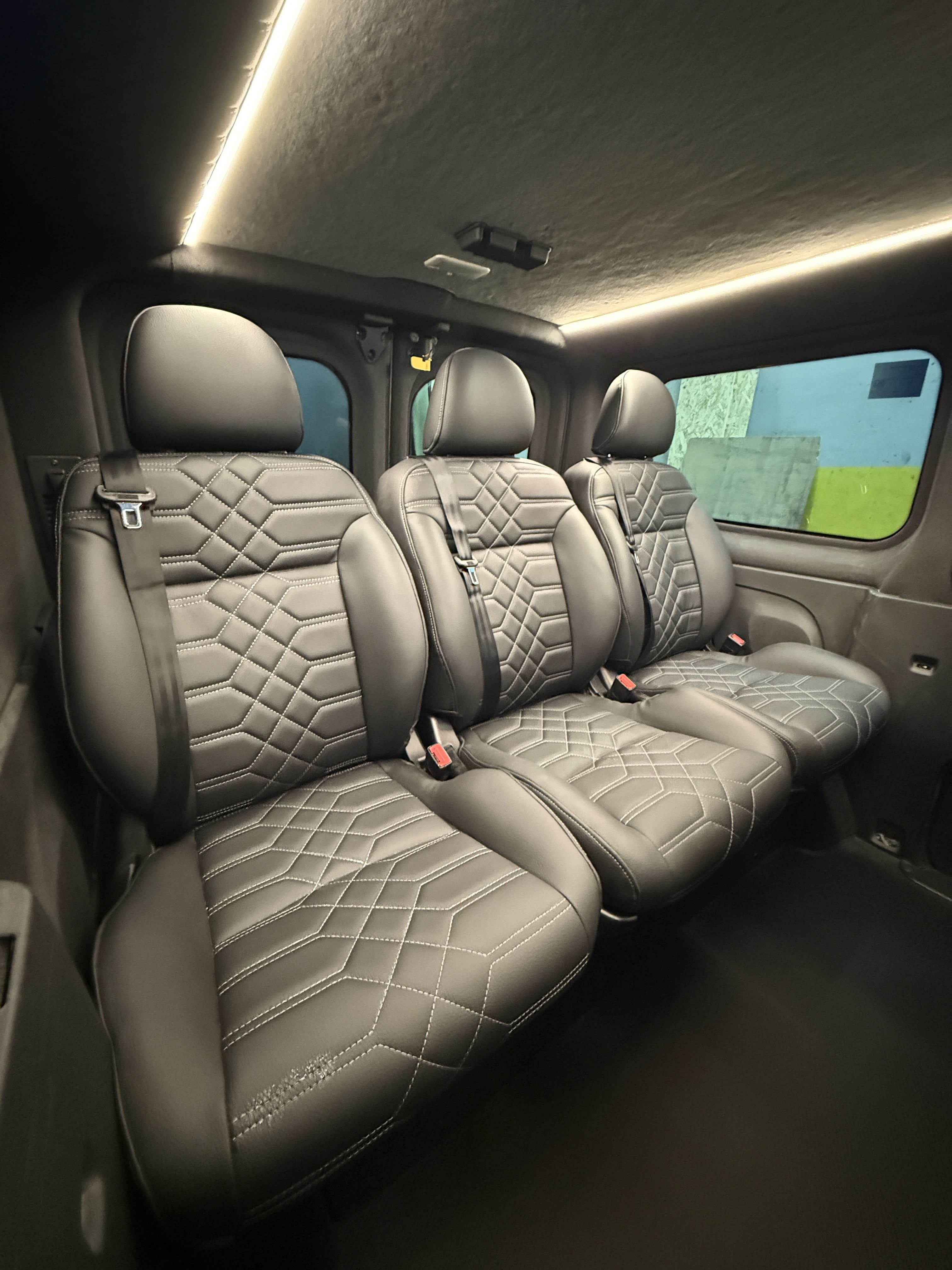Переобладнання Renault Trafic 7+1 у комфортний пасажирський мікроавтобус preview 2