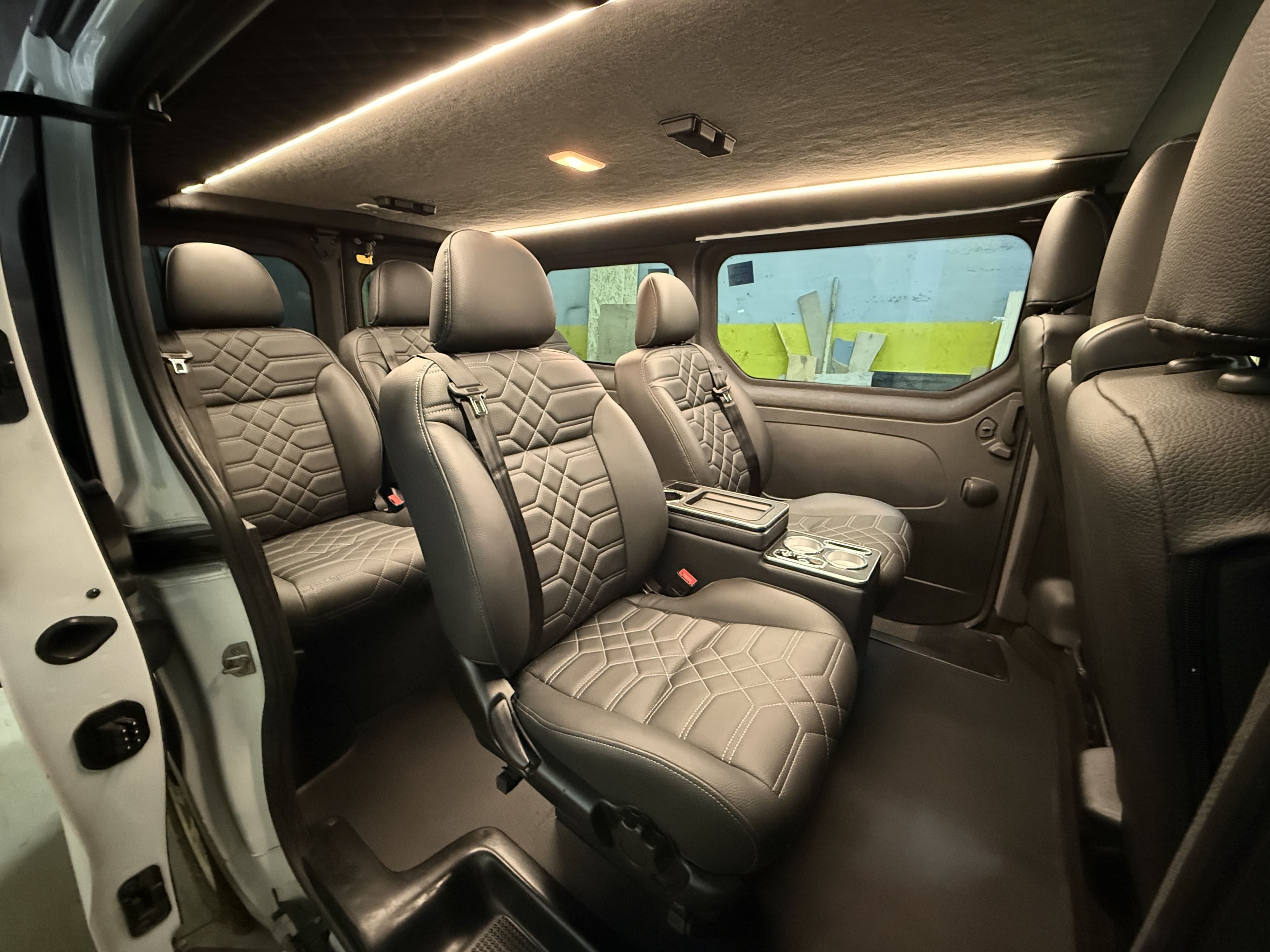 Переобладнання Renault Trafic 7+1 у комфортний пасажирський мікроавтобус preview 6