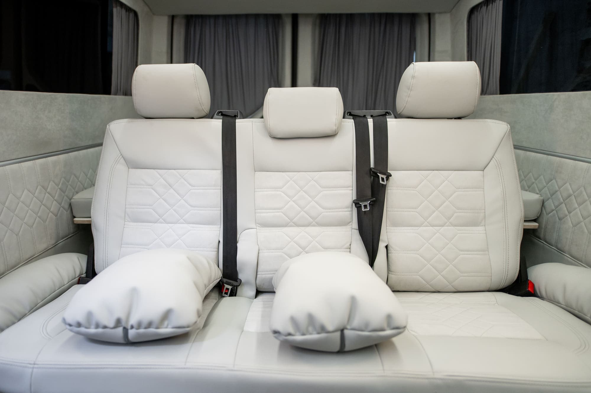 Переобладнання VW Crafter у Multivan, комфортний салон для поїздок і відпочинку preview 2