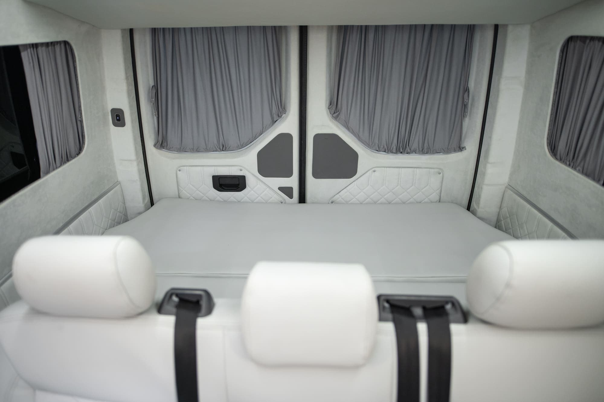 Переобладнання VW Crafter у Multivan, комфортний салон для поїздок і відпочинку preview 4