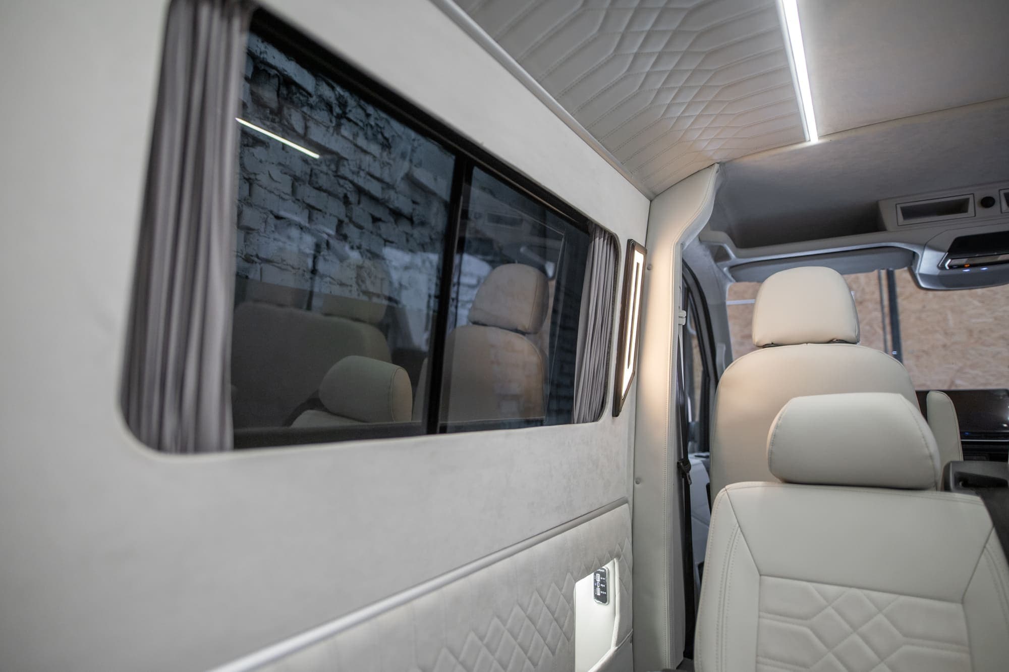 Переобладнання VW Crafter у Multivan, комфортний салон для поїздок і відпочинку preview 5