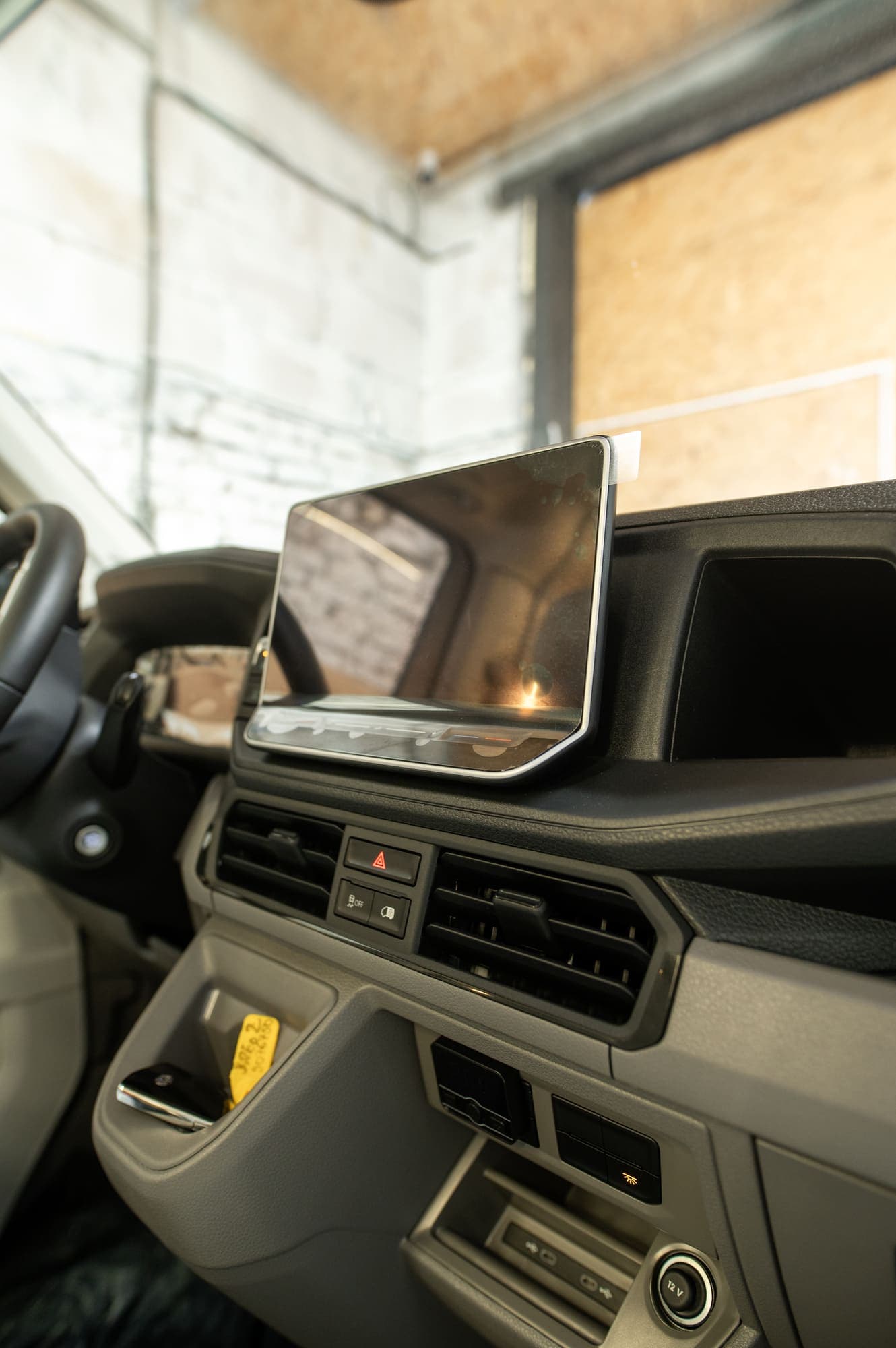 Переобладнання VW Crafter у Multivan, комфортний салон для поїздок і відпочинку preview 7