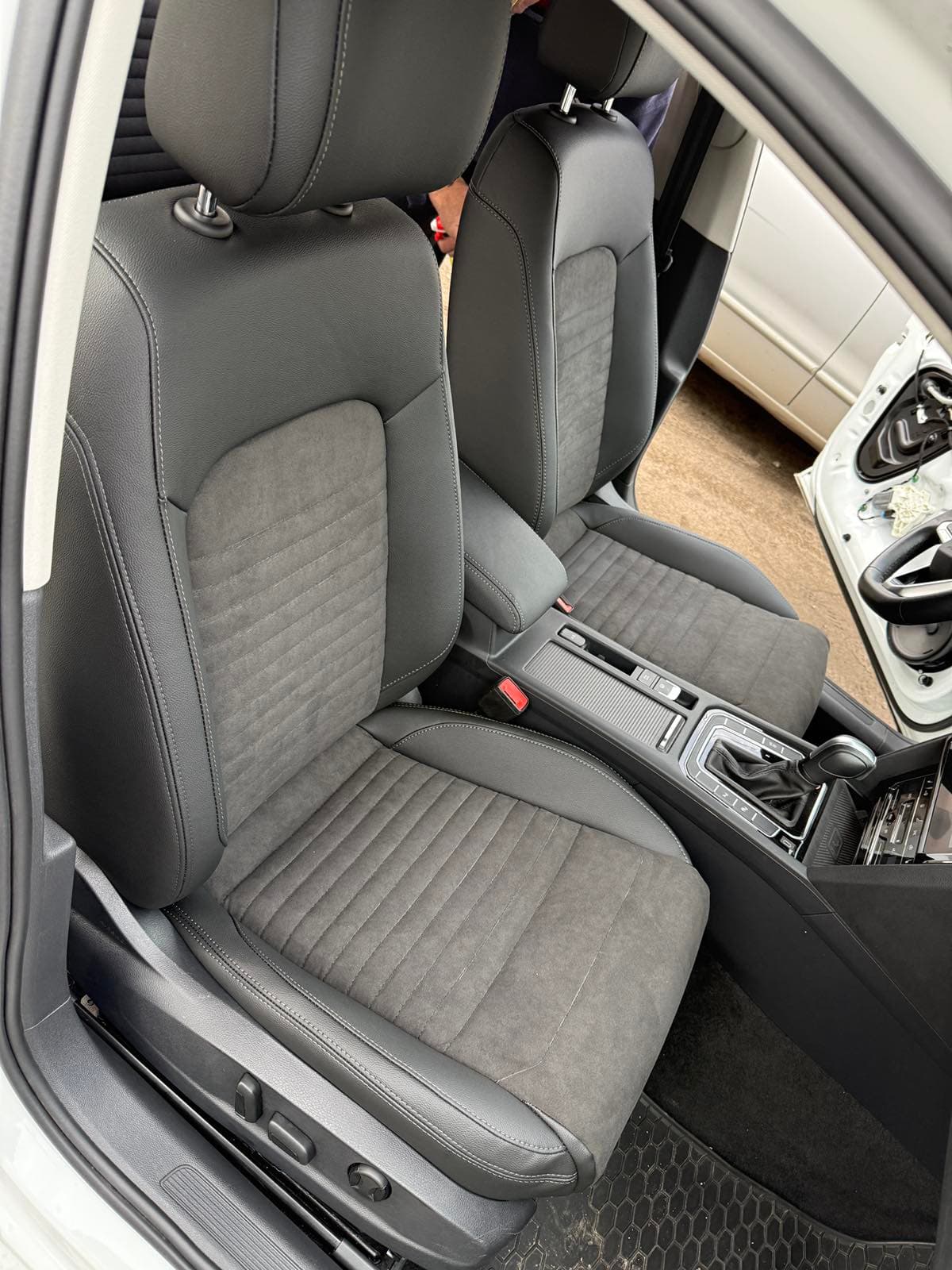 Перетяжка салону Volkswagen Passat B8 preview 2