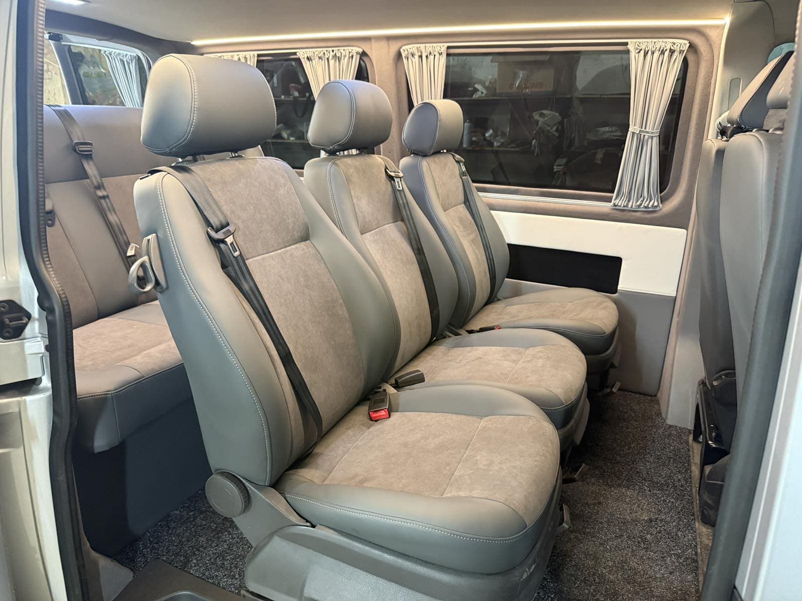 Volkswagen Transporter T6.1: переобладнання з вантажного в пасажирський 7+1 preview 6